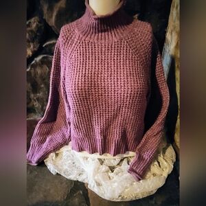 AMERICAN EAGLE CROP SWEATER